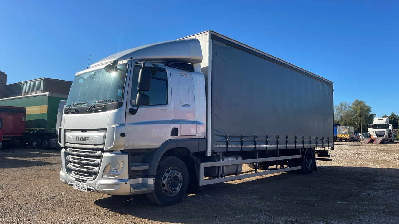 Daf CF 260 - Camión lona: foto 2 Daf CF 260 - Camión lona: foto 2