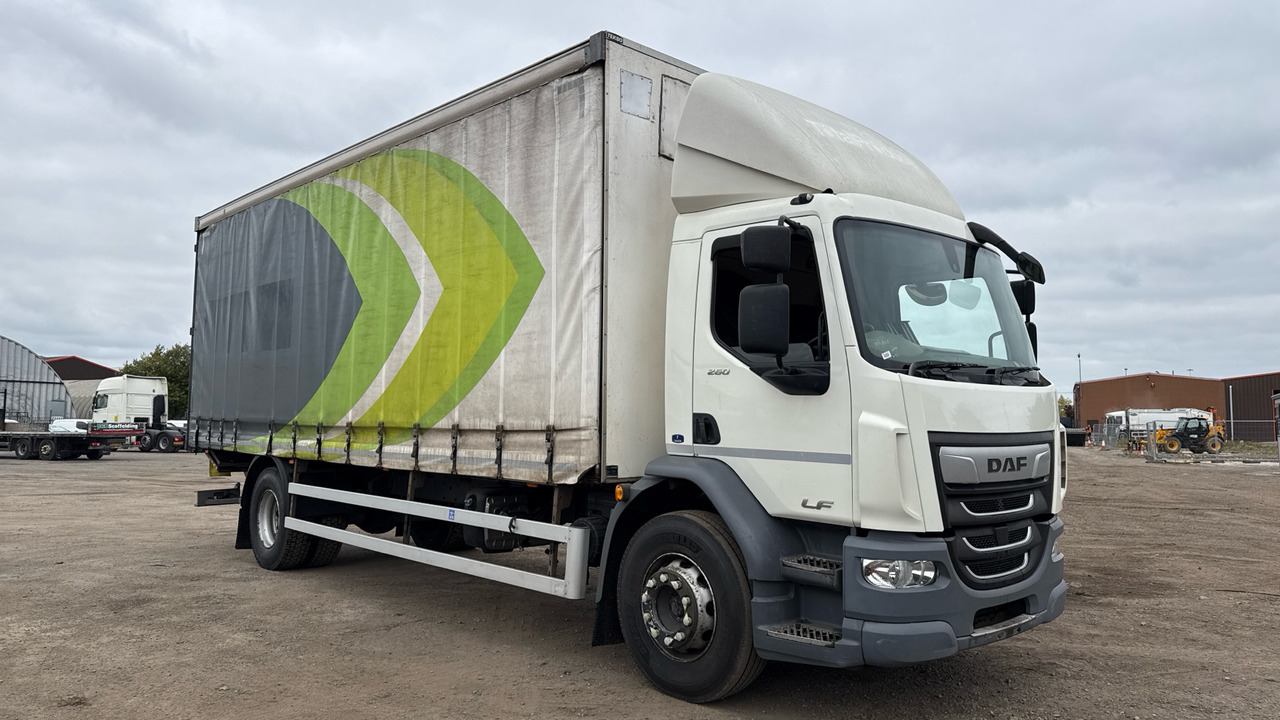 Daf LF 260 - Camión lona: foto 1 Daf LF 260 - Camión lona: foto 1