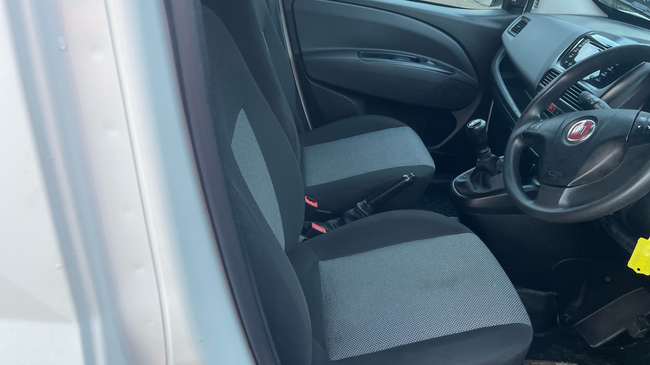 FIAT DOBLO 1.3 16V - Furgoneta pequeña: foto 5 FIAT DOBLO 1.3 16V - Furgoneta pequeña: foto 5