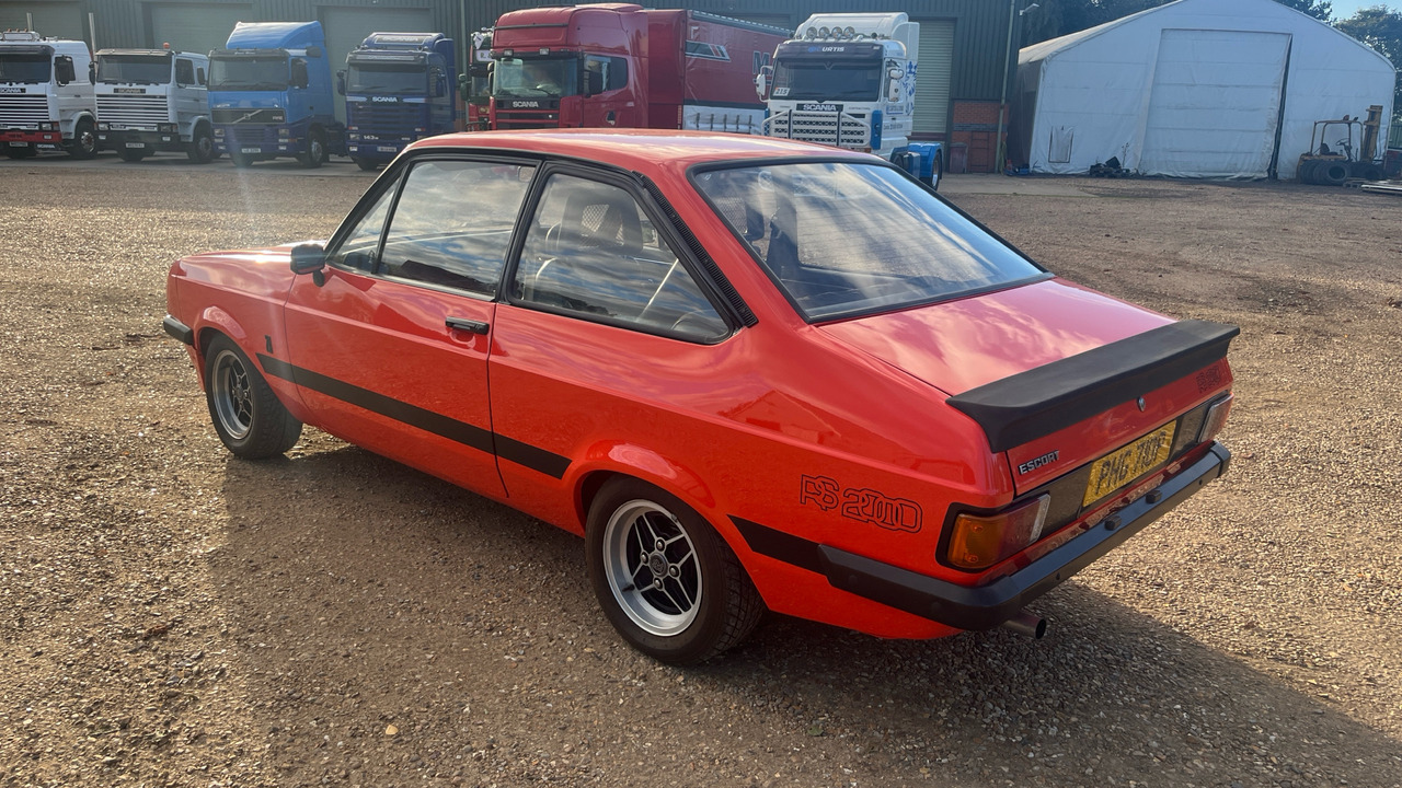 FORD ESCORT RS 2000 - Sedan: foto 3 FORD ESCORT RS 2000 - Sedan: foto 3