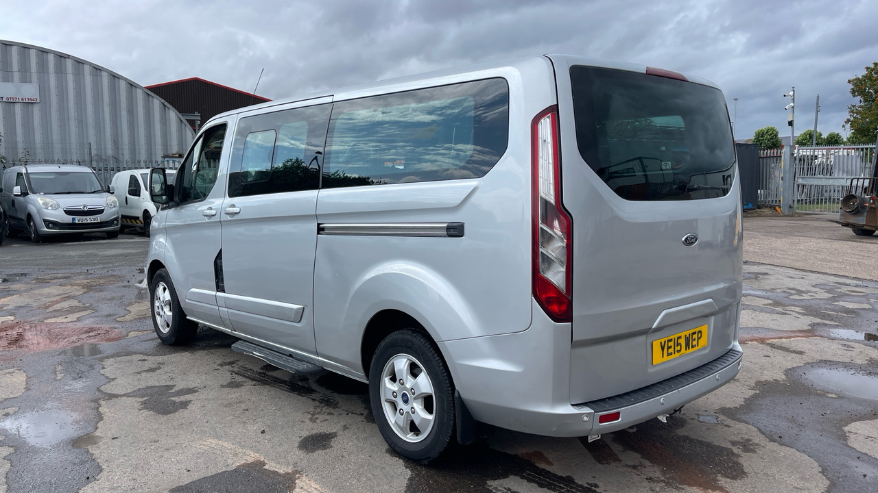 FORD TOURNEO CUSTOM 300 2.2 TDCi 125PS - Minibús, Furgoneta de pasajeros: foto 3 FORD TOURNEO CUSTOM 300 2.2 TDCi 125PS - Minibús, Furgoneta de pasajeros: foto 3
