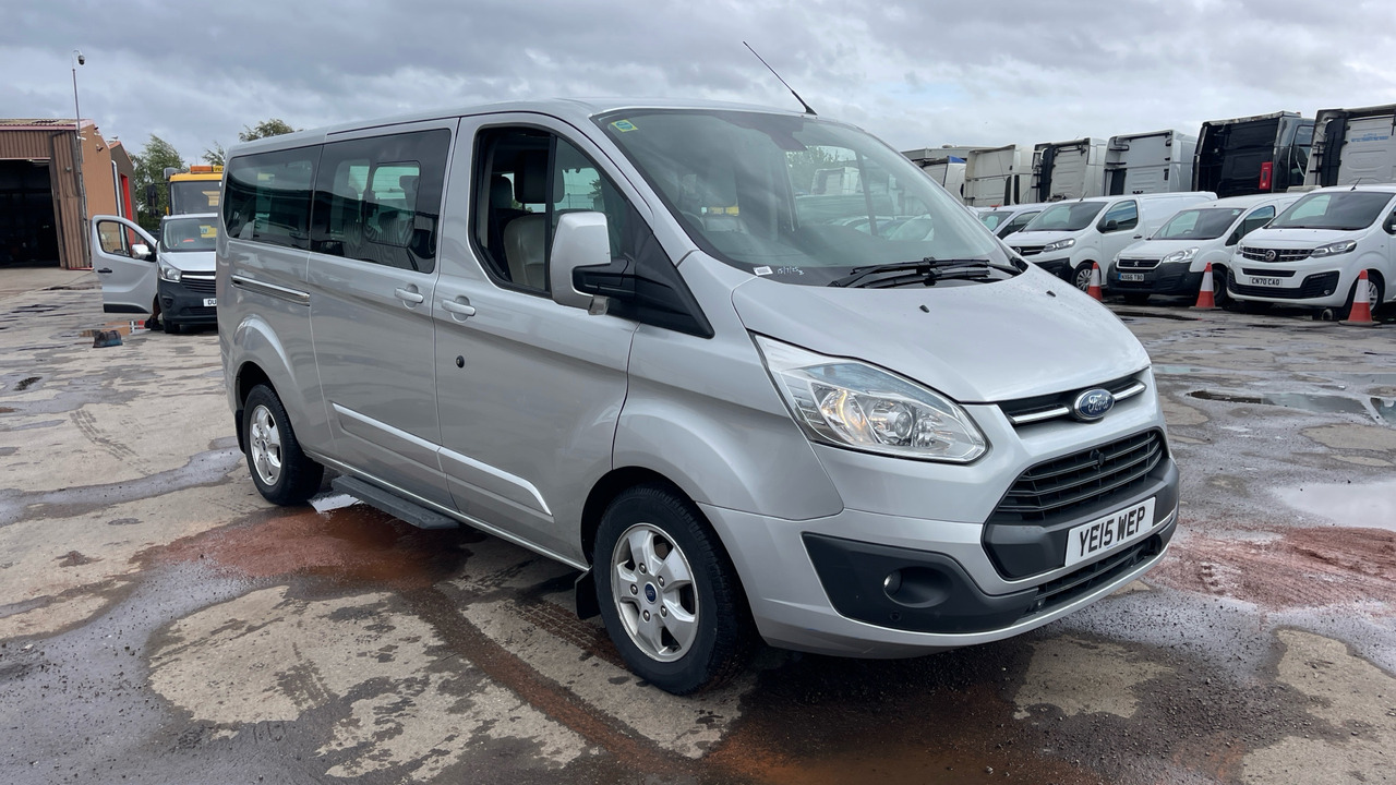 FORD TOURNEO CUSTOM 300 2.2 TDCi 125PS - Minibús, Furgoneta de pasajeros: foto 1 FORD TOURNEO CUSTOM 300 2.2 TDCi 125PS - Minibús, Furgoneta de pasajeros: foto 1