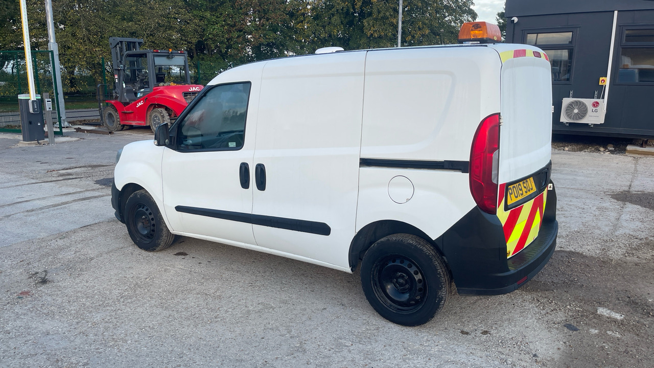Fiat Doblo CARGO 1.3 MULTIJET 95PS - Furgoneta pequeña: foto 3 Fiat Doblo CARGO 1.3 MULTIJET 95PS - Furgoneta pequeña: foto 3