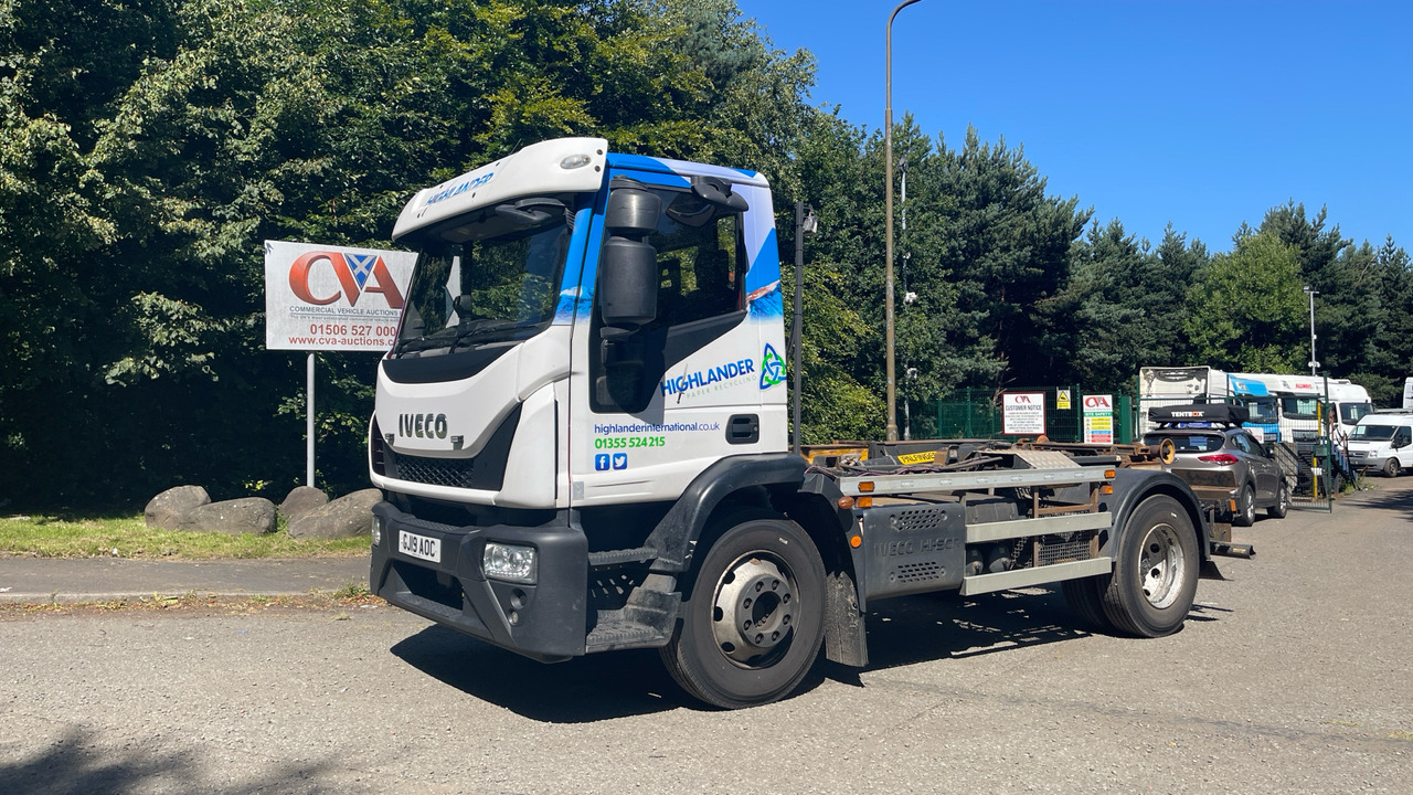 IVECO EUROCARGO 140E19K - Camión portacontenedor de cadenas: foto 2 IVECO EUROCARGO 140E19K - Camión portacontenedor de cadenas: foto 2