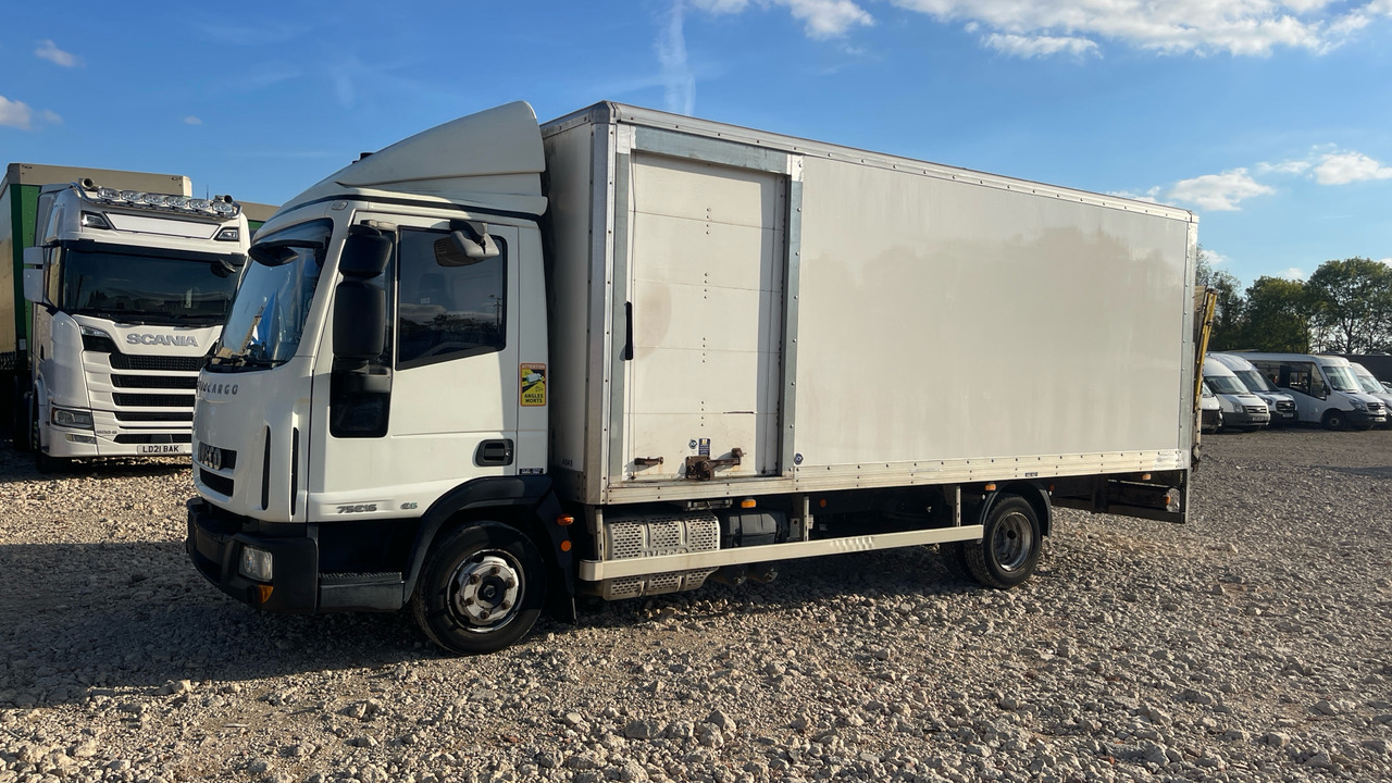 Iveco Eurocargo 75E16 - Camión caja cerrada: foto 2 Iveco Eurocargo 75E16 - Camión caja cerrada: foto 2