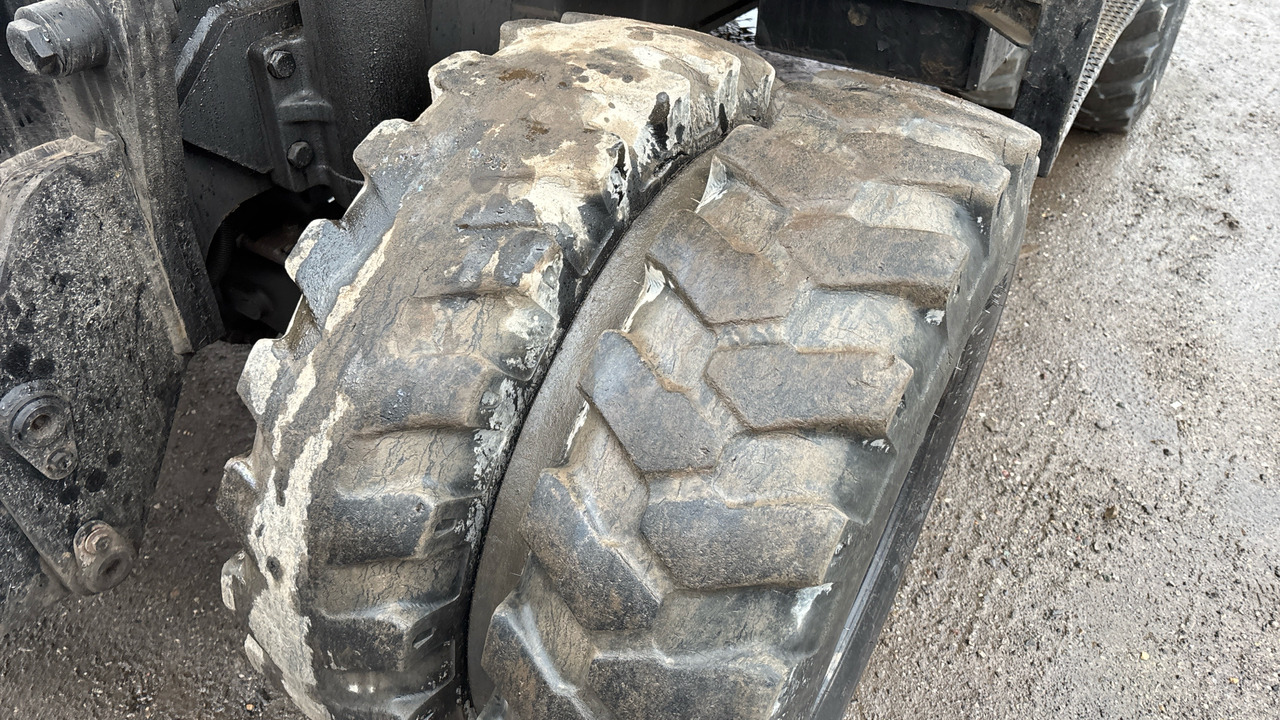 Excavadora de ruedas JCB JS200W: foto 18