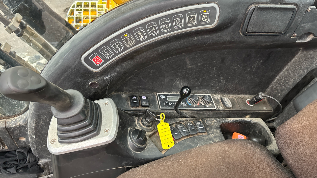 Excavadora de ruedas JCB JS200W: foto 8