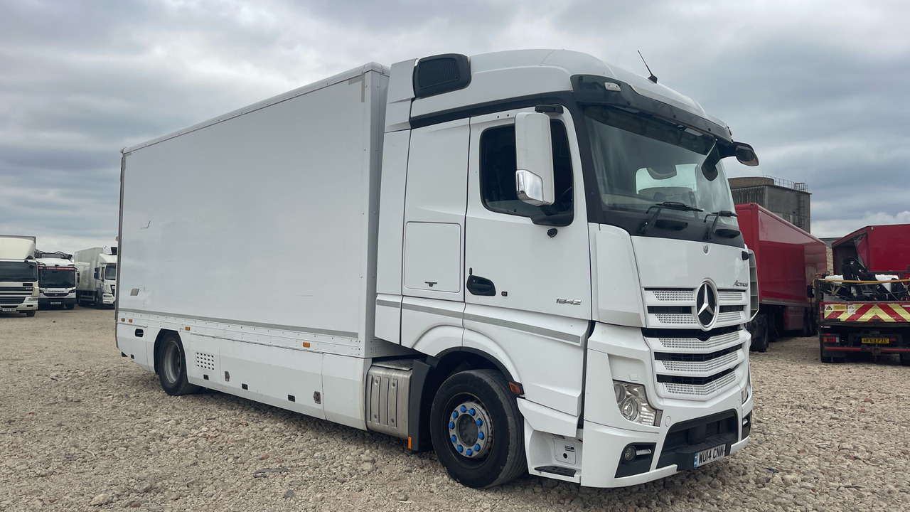 MERCEDES-BENZ ACTROS 1842 - Camión caja cerrada: foto 1 MERCEDES-BENZ ACTROS 1842 - Camión caja cerrada: foto 1