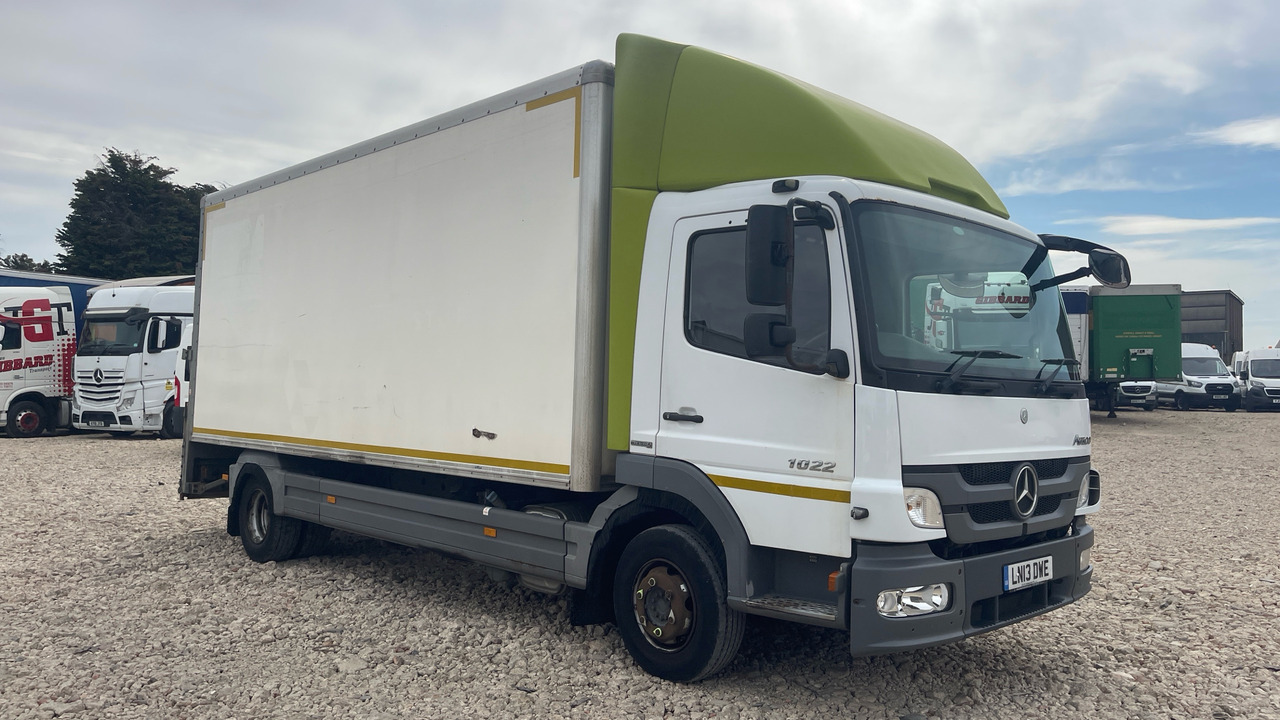 MERCEDES-BENZ ATEGO 1022 - Camión caja cerrada: foto 1 MERCEDES-BENZ ATEGO 1022 - Camión caja cerrada: foto 1