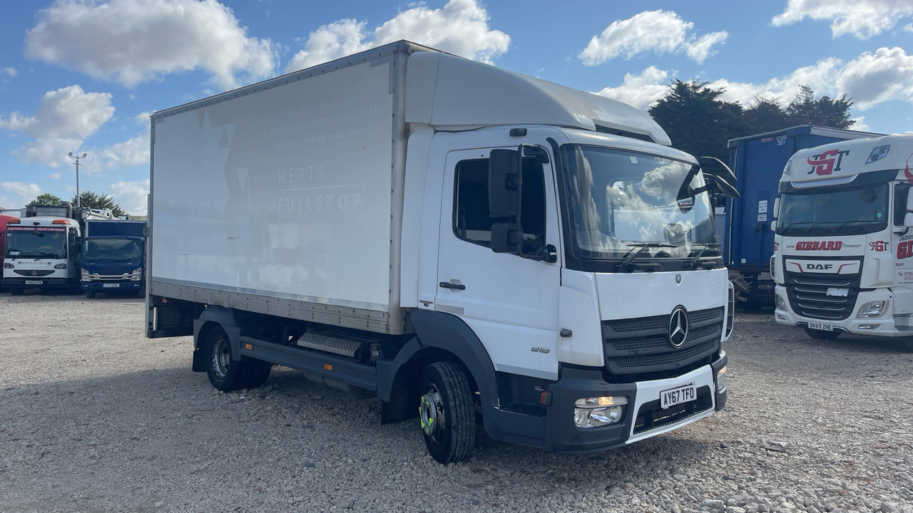 MERCEDES-BENZ ATEGO 818 - Camión caja cerrada: foto 1 MERCEDES-BENZ ATEGO 818 - Camión caja cerrada: foto 1
