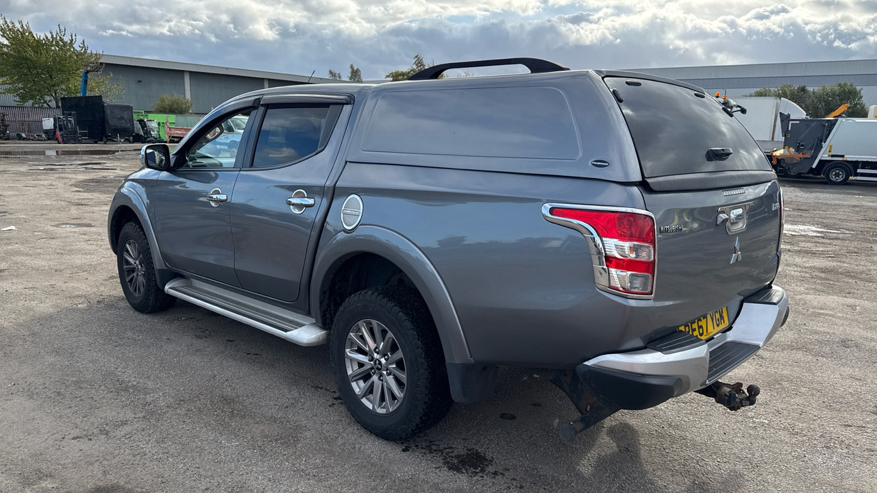 MITSUBISHI L200  DI-D 178 Barbarian - Pick-up, Furgoneta combi: foto 3 MITSUBISHI L200  DI-D 178 Barbarian - Pick-up, Furgoneta combi: foto 3