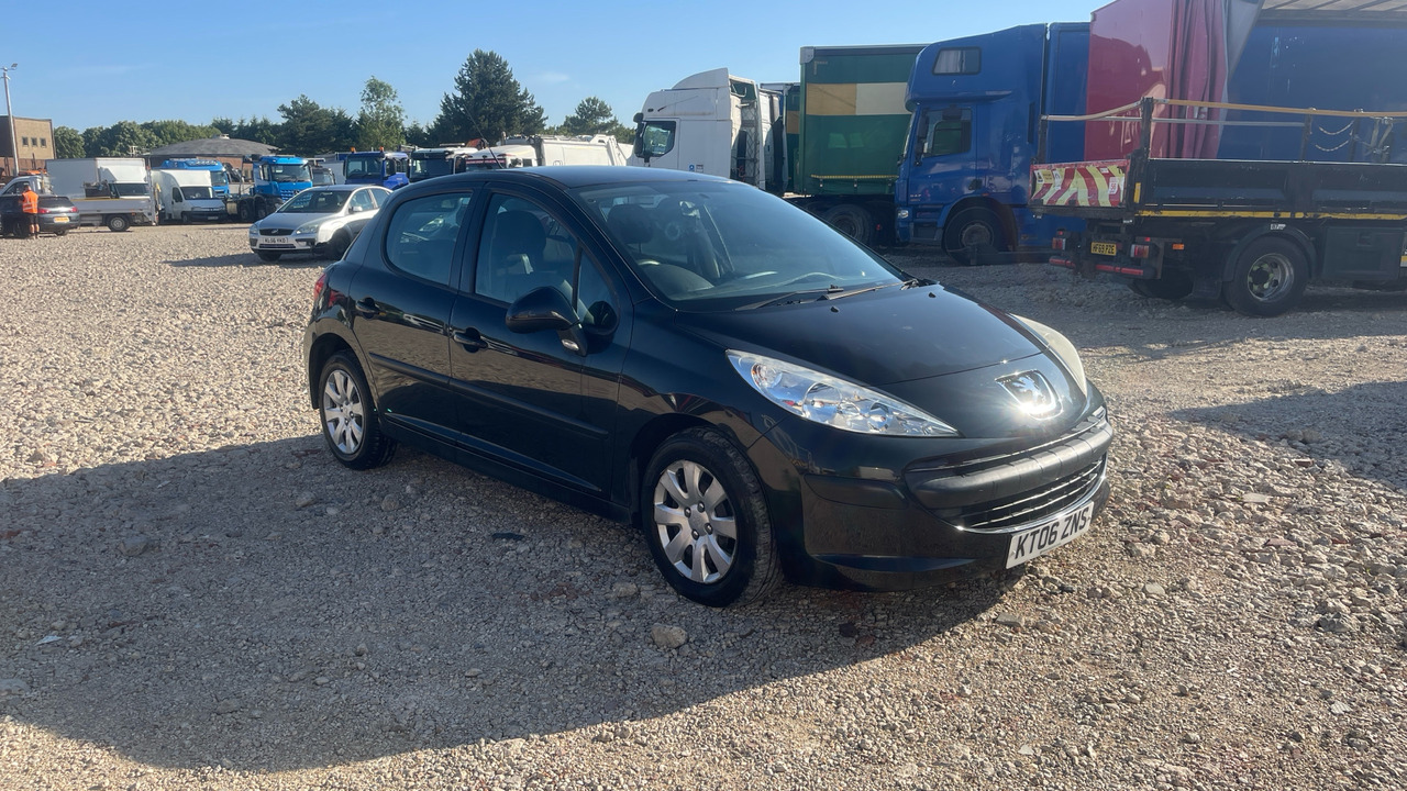 PEUGEOT 207 1.4 16V S - Hatchback: foto 1 PEUGEOT 207 1.4 16V S - Hatchback: foto 1