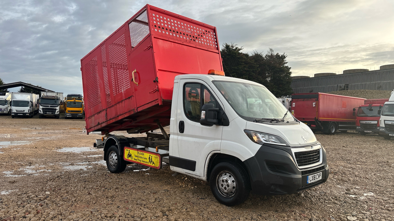 PEUGEOT BOXER 335 2.0 BLUEHDI 130PS PLUS - Furgoneta basculante: foto 1 PEUGEOT BOXER 335 2.0 BLUEHDI 130PS PLUS - Furgoneta basculante: foto 1