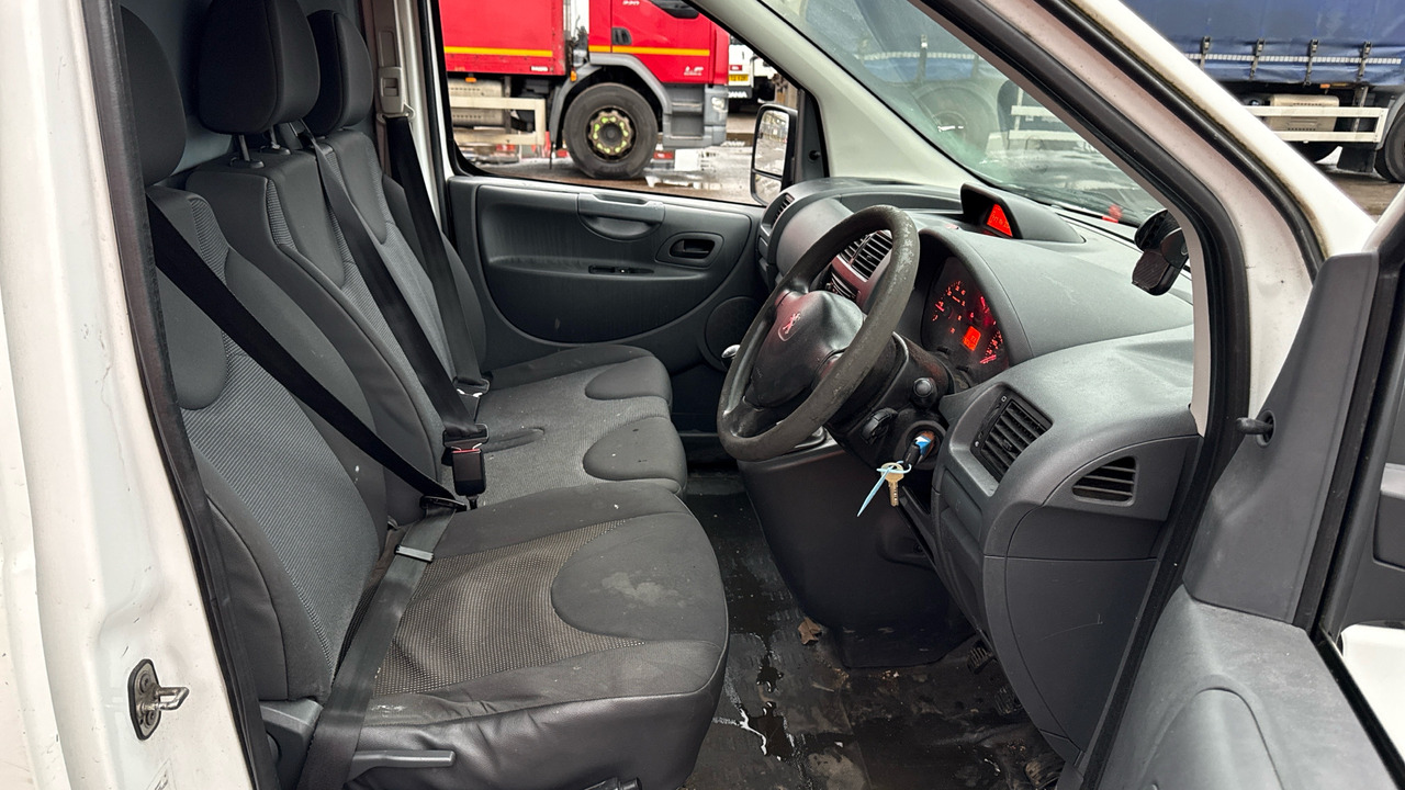 PEUGEOT EXPERT 1000 1.6 HDI 90PS - Furgoneta pequeña: foto 5 PEUGEOT EXPERT 1000 1.6 HDI 90PS - Furgoneta pequeña: foto 5