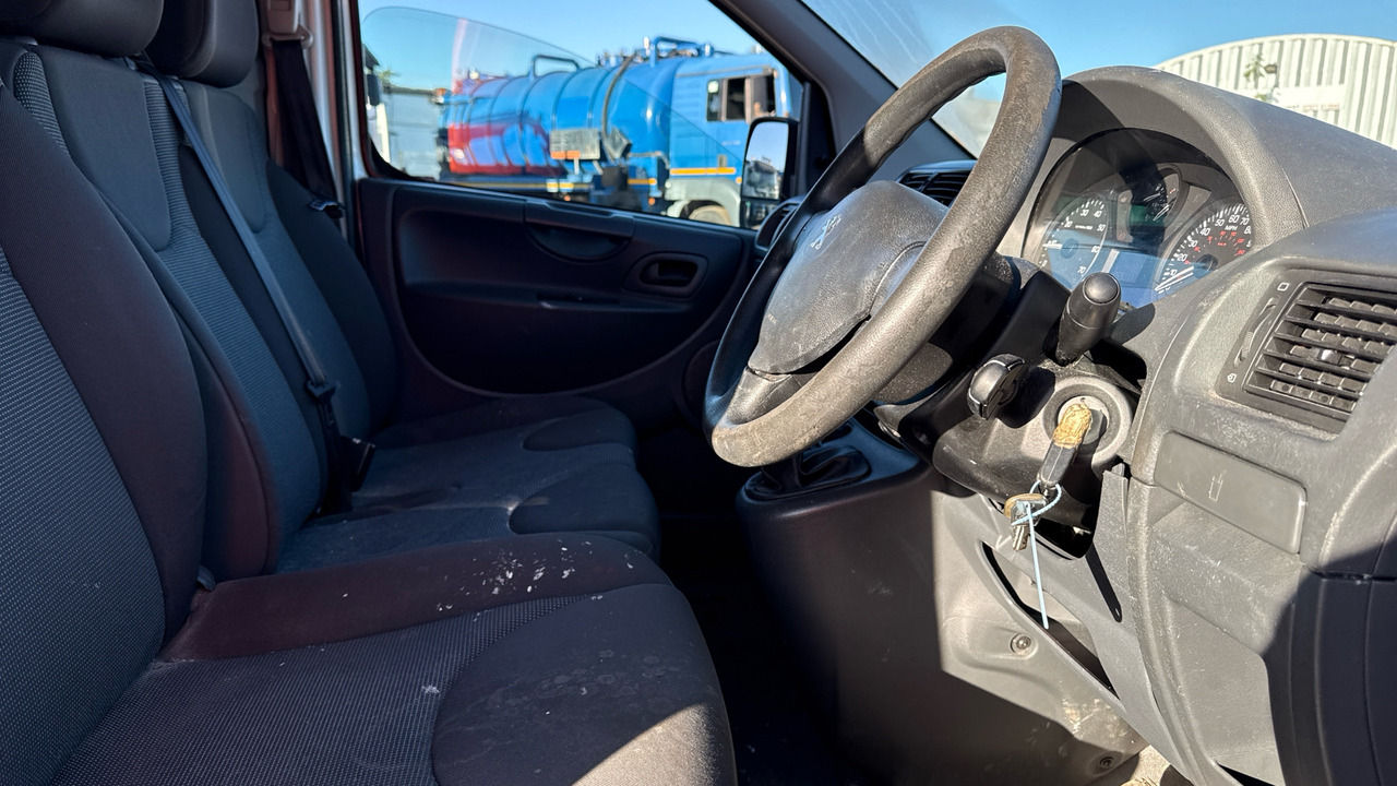 PEUGEOT EXPERT 1000 1.6 HDI 90PS - Furgoneta pequeña: foto 5 PEUGEOT EXPERT 1000 1.6 HDI 90PS - Furgoneta pequeña: foto 5