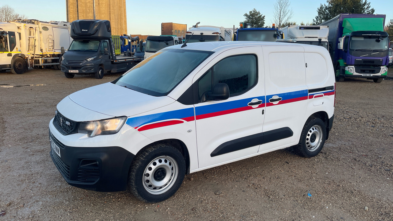 PEUGEOT PARTNER 1000 1.5 BlueHDi 100PS - Furgoneta pequeña: foto 2 PEUGEOT PARTNER 1000 1.5 BlueHDi 100PS - Furgoneta pequeña: foto 2