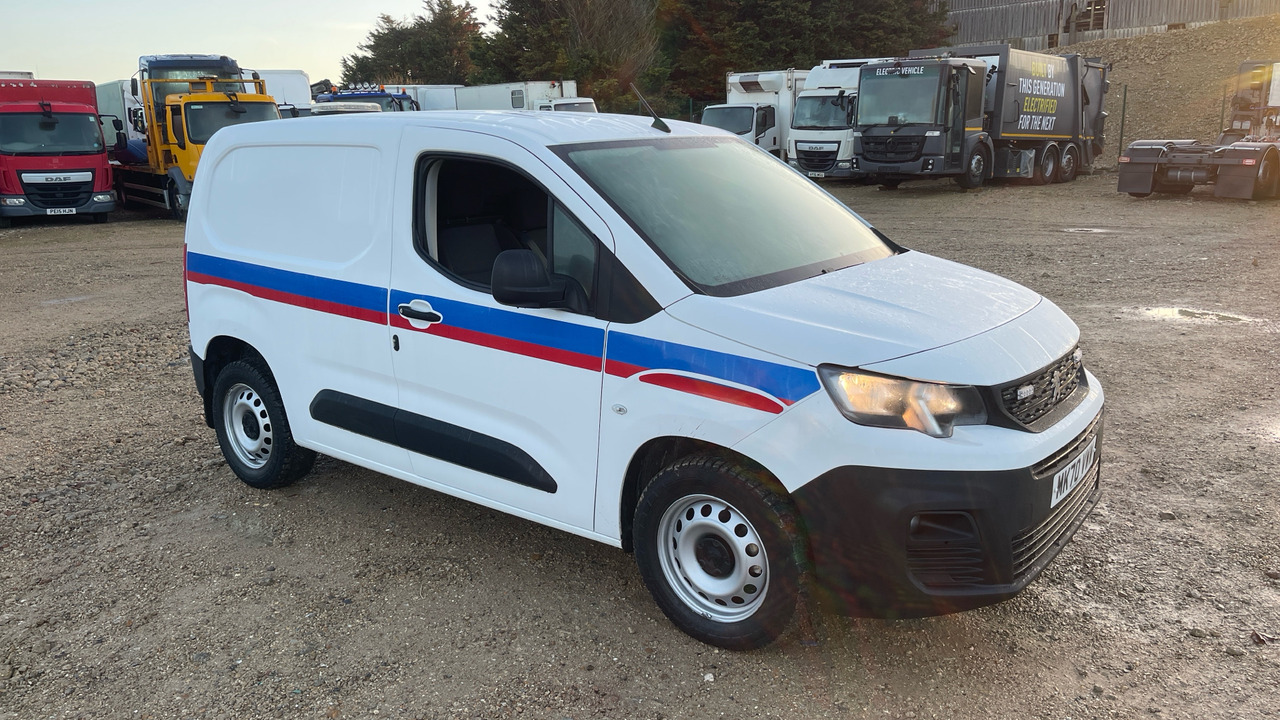 PEUGEOT PARTNER 1000 1.5 BlueHDi 100PS - Furgoneta pequeña: foto 1 PEUGEOT PARTNER 1000 1.5 BlueHDi 100PS - Furgoneta pequeña: foto 1