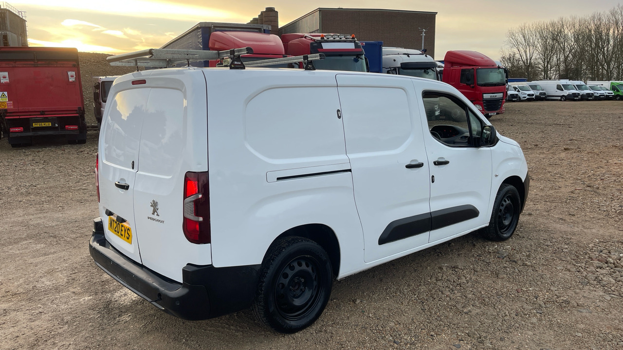 PEUGEOT PARTNER 850 1.5 BlueHDi 100ps Professional - Furgoneta pequeña: foto 4 PEUGEOT PARTNER 850 1.5 BlueHDi 100ps Professional - Furgoneta pequeña: foto 4