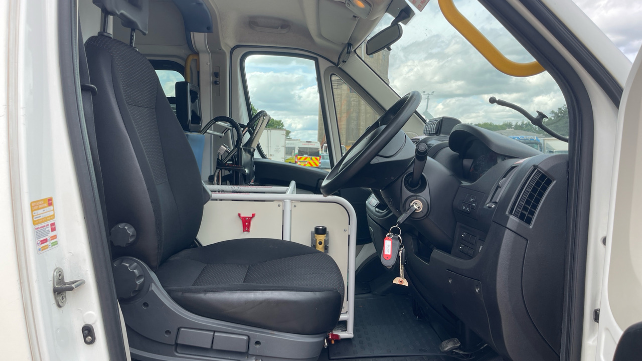 Peugeot Boxer 2.0 BLUE HDI 130PS - Ambulancia: foto 5 Peugeot Boxer 2.0 BLUE HDI 130PS - Ambulancia: foto 5