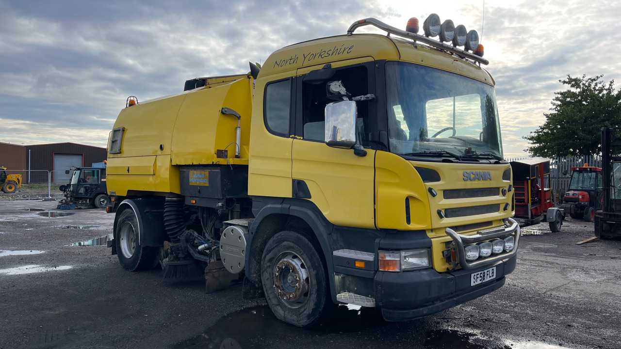 SCANIA p 230 - Barredora vial: foto 1 SCANIA p 230 - Barredora vial: foto 1