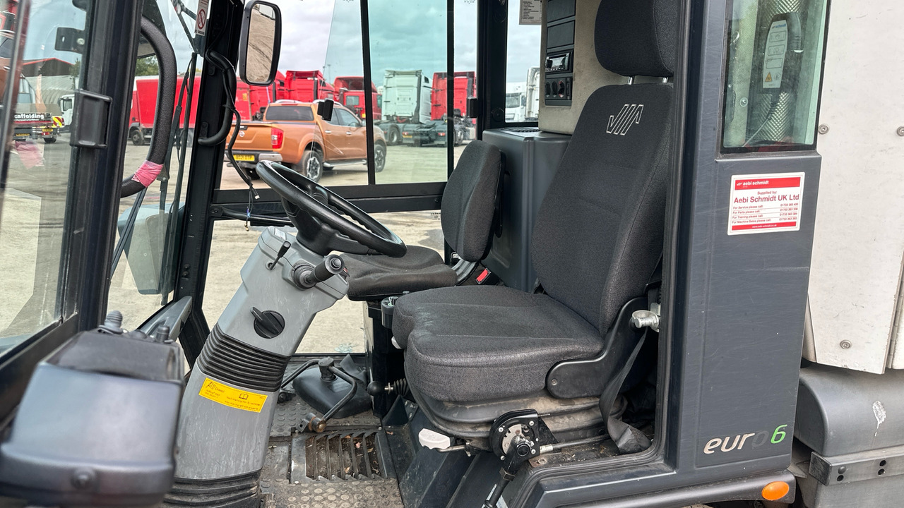 SCHMIDT SWINGO 200 - Barredora vial: foto 5 SCHMIDT SWINGO 200 - Barredora vial: foto 5