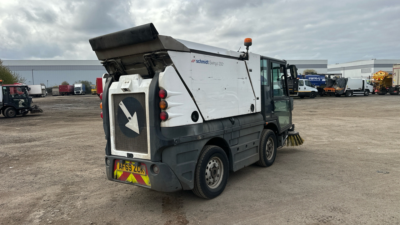 SCHMIDT SWINGO 200 - Barredora vial: foto 4 SCHMIDT SWINGO 200 - Barredora vial: foto 4