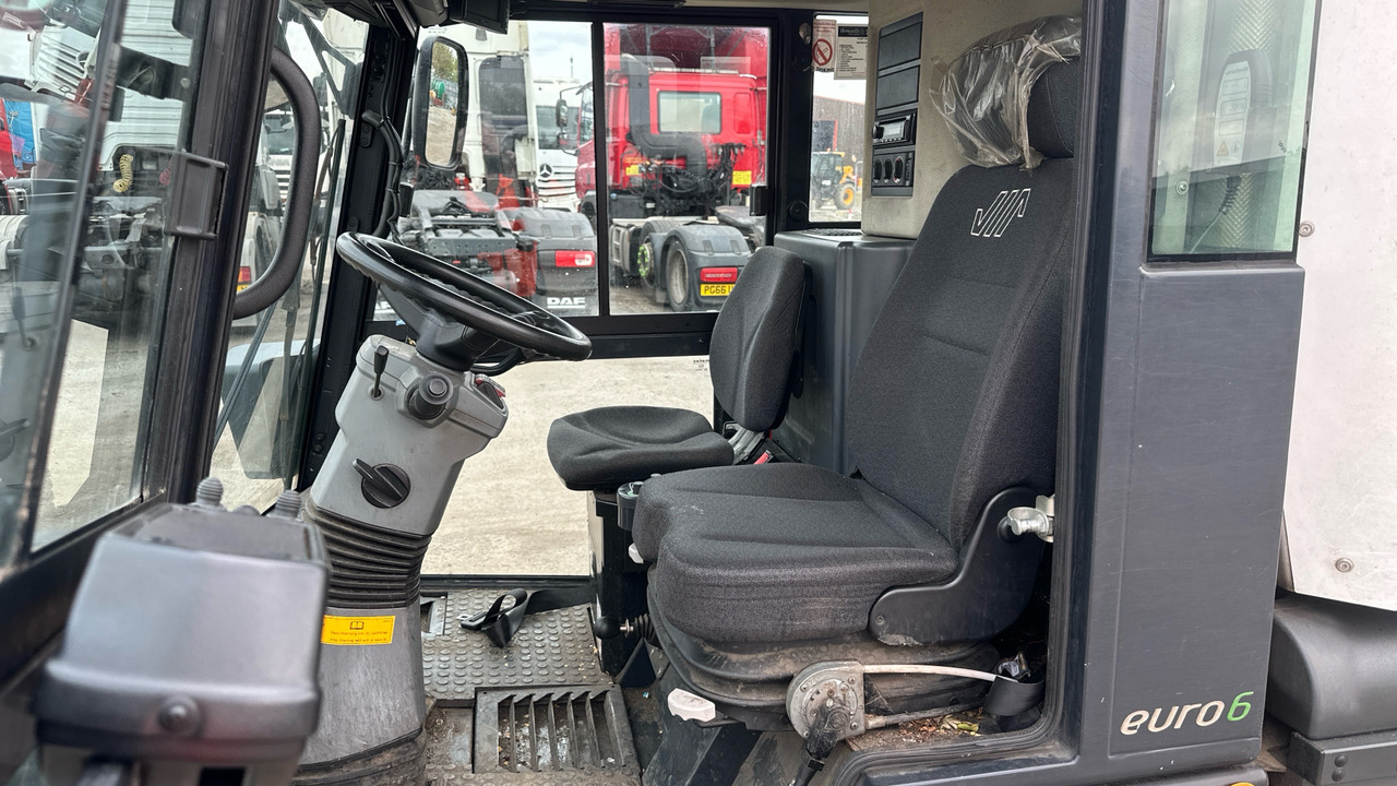 SCHMIDT SWINGO 200 - Barredora vial: foto 5 SCHMIDT SWINGO 200 - Barredora vial: foto 5