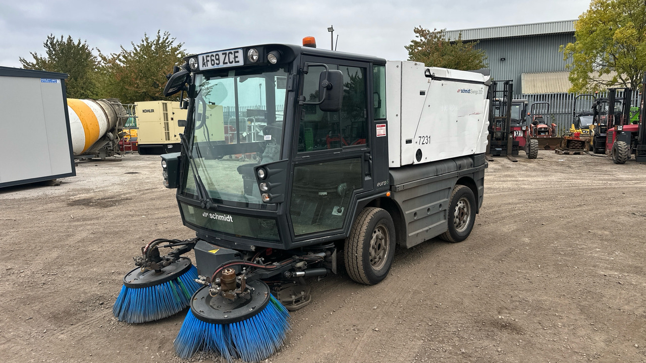 SCHMIDT SWINGO 200 - Barredora vial: foto 2 SCHMIDT SWINGO 200 - Barredora vial: foto 2