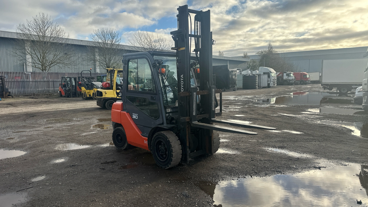 TOYOTA TONERO 30 - Carretilla elevadora de gas: foto 1 TOYOTA TONERO 30 - Carretilla elevadora de gas: foto 1