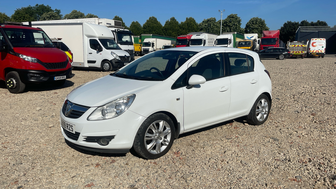 VAUXHALL CORSA 1.4I - Hatchback: foto 2 VAUXHALL CORSA 1.4I - Hatchback: foto 2