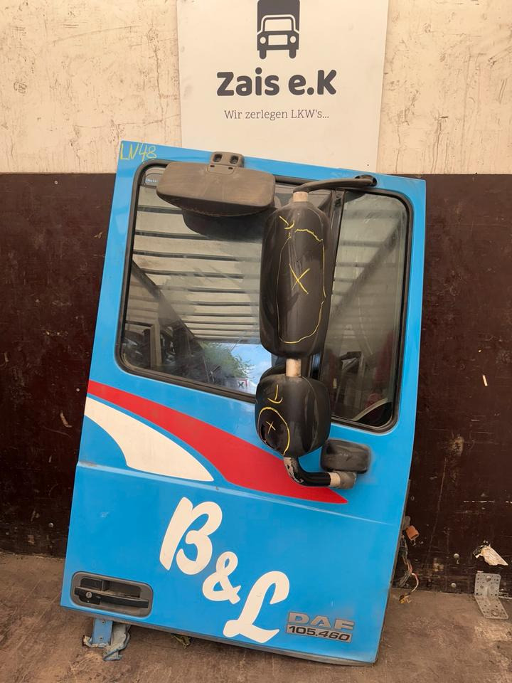 DAF XF 105,460 Beifahrertür Blau Spiegel Innenverkleidung LN 48 - Puerta y piezas para Camión: foto 1 DAF XF 105,460 Beifahrertür Blau Spiegel Innenverkleidung LN 48 - Puerta y piezas para Camión: foto 1
