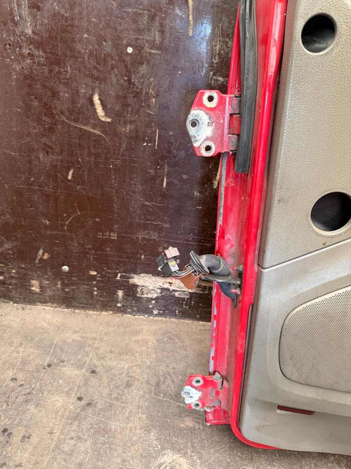 DAF XF 105,460 Beifahrertür Rot Spiegel Innenverkleidung LN 46 - Puerta y piezas para Camión: foto 4 DAF XF 105,460 Beifahrertür Rot Spiegel Innenverkleidung LN 46 - Puerta y piezas para Camión: foto 4