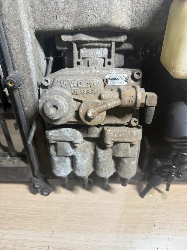 MAN WABCO Fußbremsventil 4800200070 81.52130-6295 - Piezas de freno para Camión: foto 2 MAN WABCO Fußbremsventil 4800200070 81.52130-6295 - Piezas de freno para Camión: foto 2