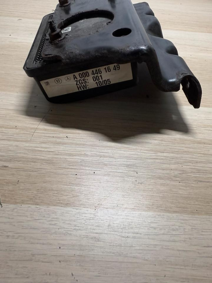 Mercedes Actros MP4 Radarsensor A0004461649 - Sensor para Camión: foto 3 Mercedes Actros MP4 Radarsensor A0004461649 - Sensor para Camión: foto 3