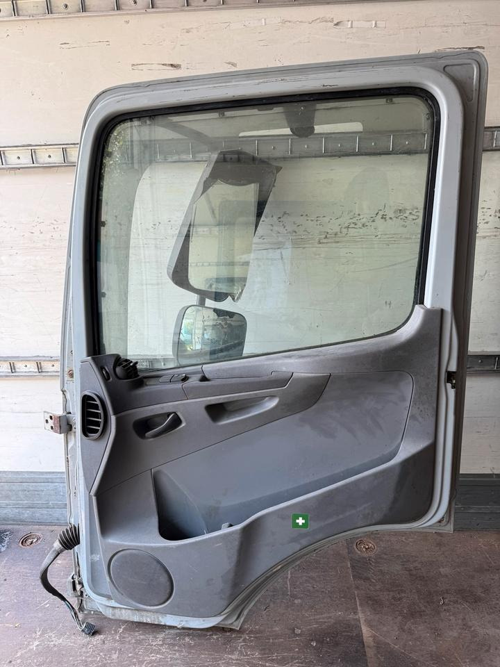 Mercedes Atego 2 Beifahrertür Grau Spiegel Innenverkleidung LN 70 - Puerta y piezas para Camión: foto 2 Mercedes Atego 2 Beifahrertür Grau Spiegel Innenverkleidung LN 70 - Puerta y piezas para Camión: foto 2