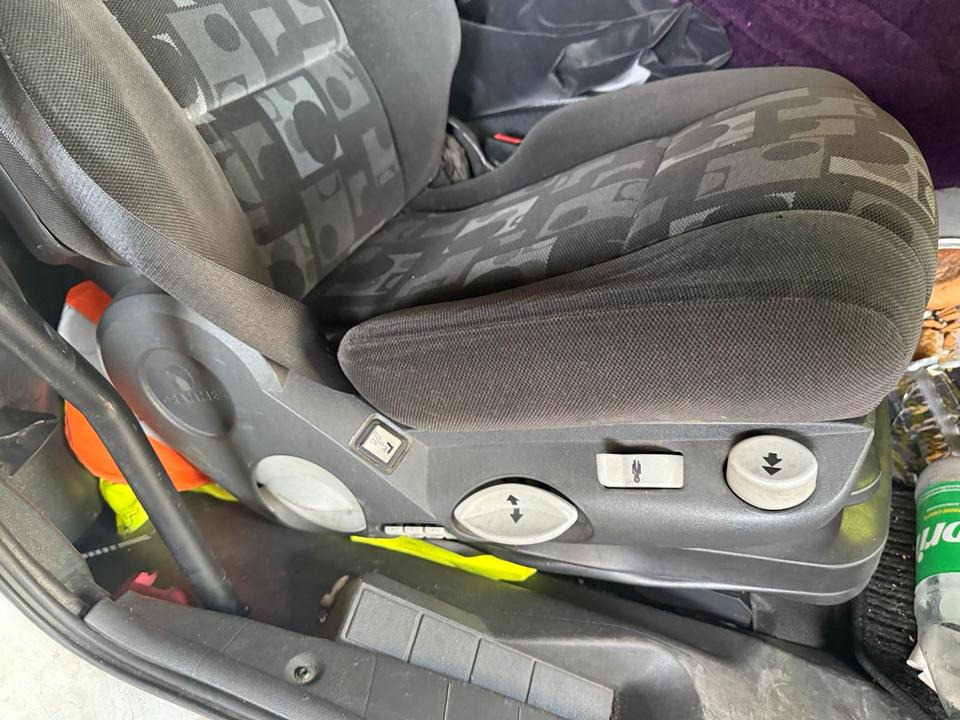 Mercedes Atego 3 Beifahrersitz mit Luft - Asiento para Camión: foto 2 Mercedes Atego 3 Beifahrersitz mit Luft - Asiento para Camión: foto 2