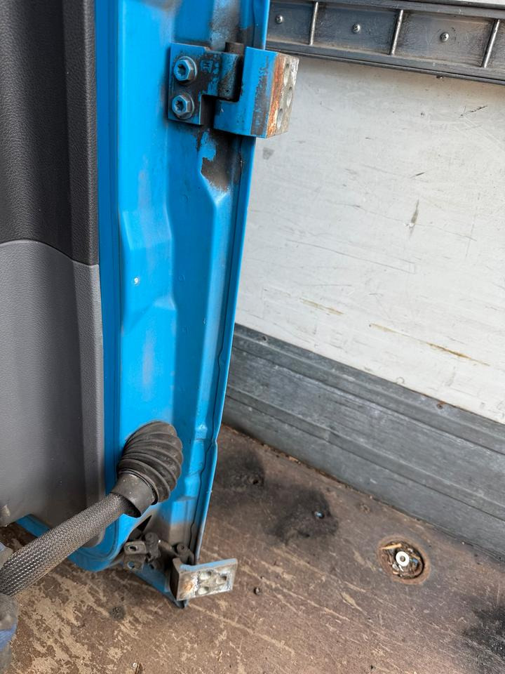 Mercedes Atego Fahrertür Blau Spiegel Innenverkleidung LN 73 - Puerta y piezas para Camión: foto 5 Mercedes Atego Fahrertür Blau Spiegel Innenverkleidung LN 73 - Puerta y piezas para Camión: foto 5