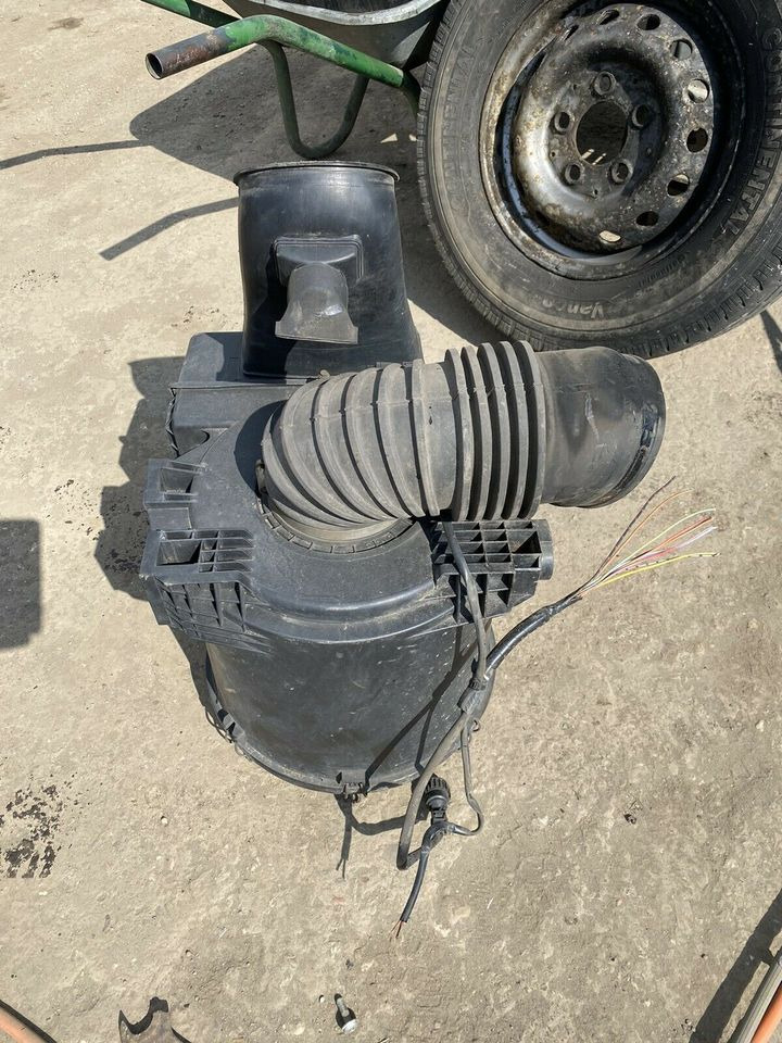 Mercedes Atego Luftfilterkasten Luftfilter Gehäuse A 973 528 06 0 - Filtro de aire para Camión: foto 4 Mercedes Atego Luftfilterkasten Luftfilter Gehäuse A 973 528 06 0 - Filtro de aire para Camión: foto 4