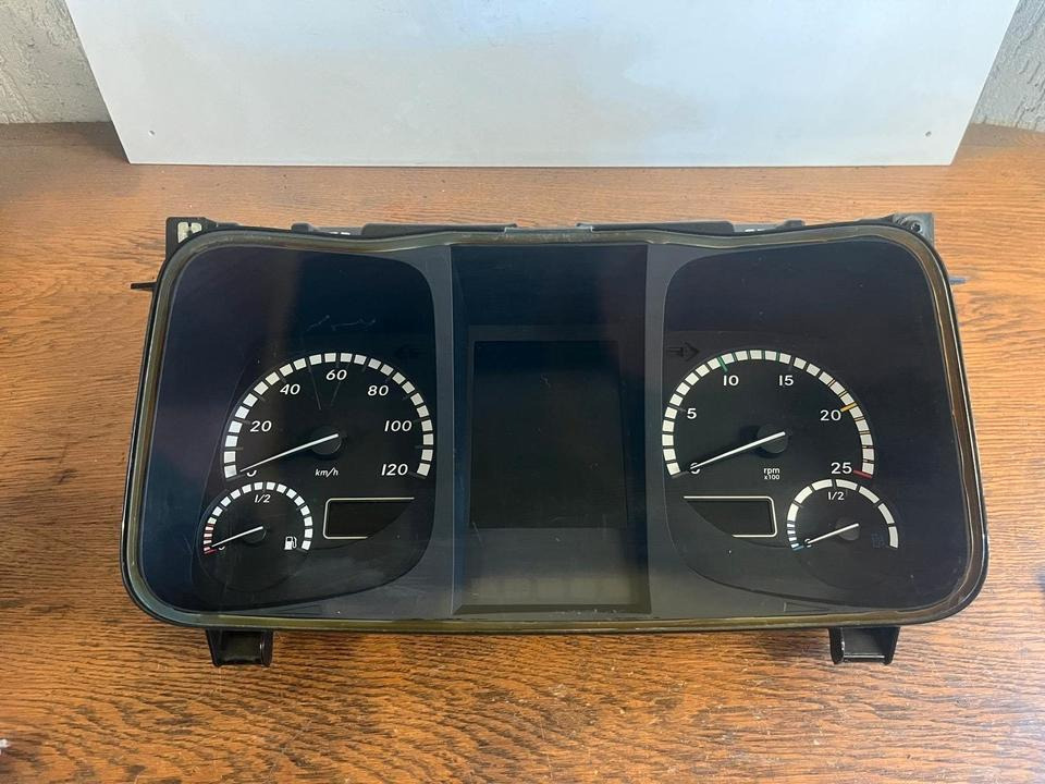 Mercedes Benz Actros MP4 Kombiinstrument / Tacho A0104464621 - Salpicadero para Camión: foto 2 Mercedes Benz Actros MP4 Kombiinstrument / Tacho A0104464621 - Salpicadero para Camión: foto 2