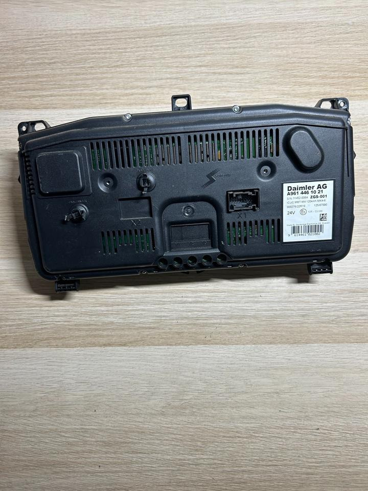 Mercedes Benz Actros MP4 Kombiinstrument/ Tacho A9614461021 - Salpicadero para Camión: foto 4 Mercedes Benz Actros MP4 Kombiinstrument/ Tacho A9614461021 - Salpicadero para Camión: foto 4
