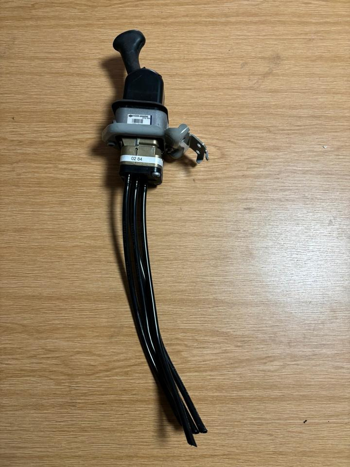 Mercedes KNORR-BREMSE Bremsventil Handbremsventil A0004200284 - Válvula de freno para Camión: foto 1 Mercedes KNORR-BREMSE Bremsventil Handbremsventil A0004200284 - Válvula de freno para Camión: foto 1