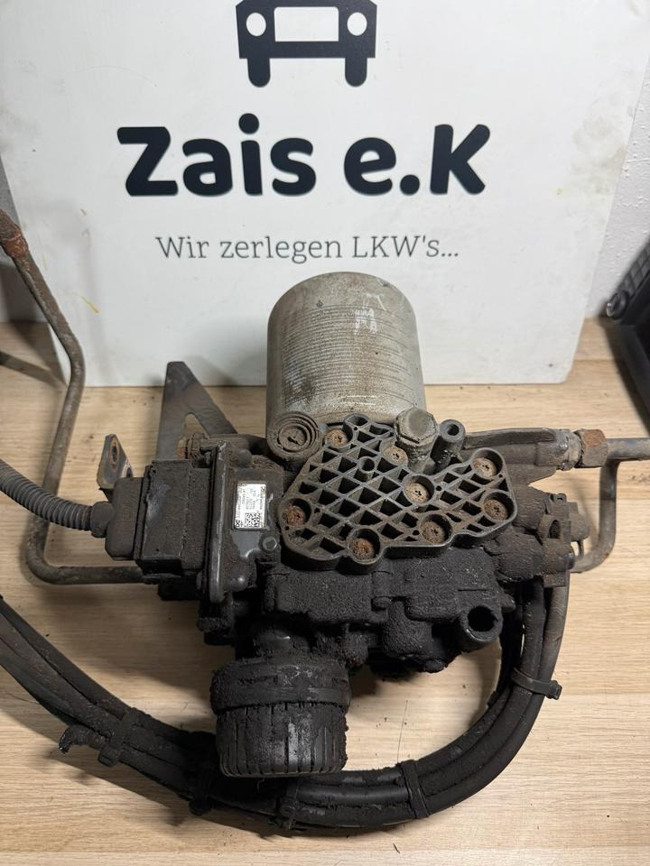 Mercedes KNORR-BREMSE Lufttrockner A0014460264 K078211 - Accesorio de freno para Camión: foto 1 Mercedes KNORR-BREMSE Lufttrockner A0014460264 K078211 - Accesorio de freno para Camión: foto 1
