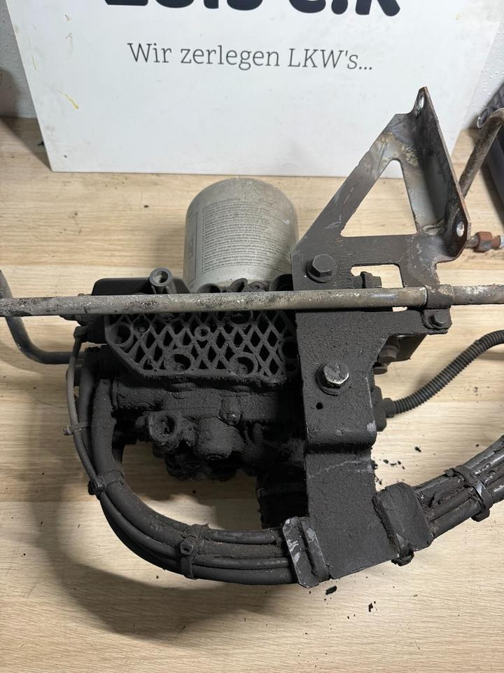 Mercedes KNORR-BREMSE Lufttrockner A0014460264 K078211 - Accesorio de freno para Camión: foto 5 Mercedes KNORR-BREMSE Lufttrockner A0014460264 K078211 - Accesorio de freno para Camión: foto 5