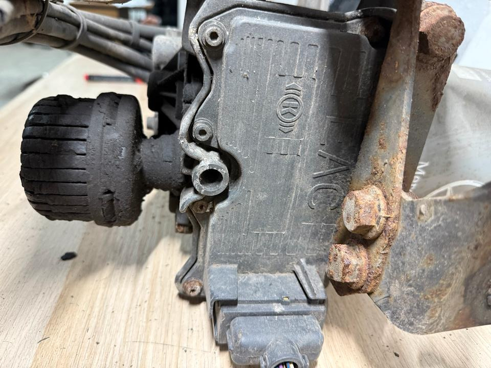 Mercedes KNORR-BREMSE Lufttrockner A0014461764 K102143 - Accesorio de freno para Camión: foto 5 Mercedes KNORR-BREMSE Lufttrockner A0014461764 K102143 - Accesorio de freno para Camión: foto 5