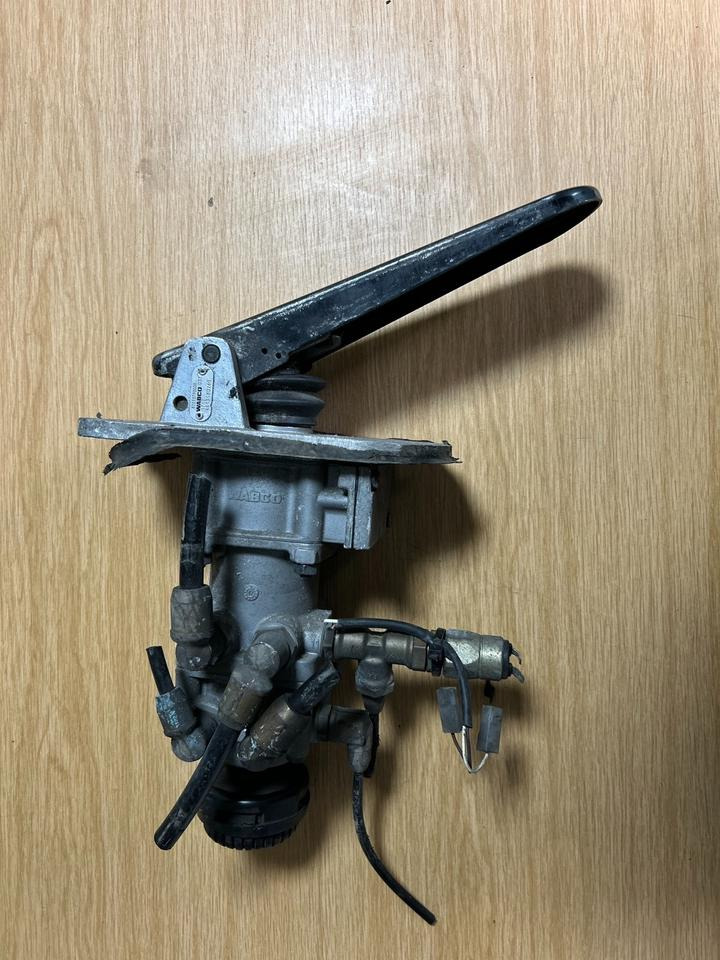 Wabco Bremsventil 4613180260 - Válvula de freno para Camión: foto 1 Wabco Bremsventil 4613180260 - Válvula de freno para Camión: foto 1