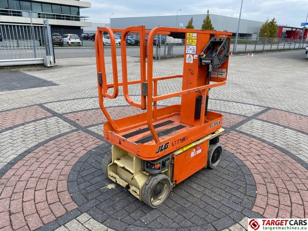 JLG 1230ES Electric Vertical Mast Work Lift 566cm - Plataforma de mástil vertical: foto 3 JLG 1230ES Electric Vertical Mast Work Lift 566cm - Plataforma de mástil vertical: foto 3
