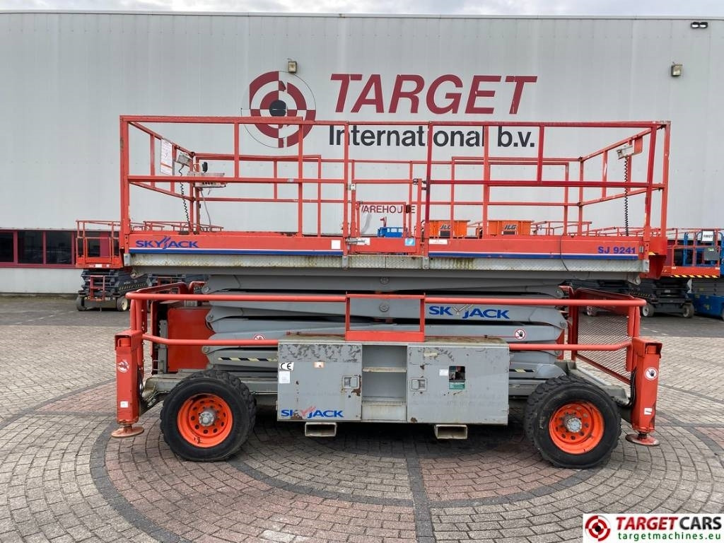 SkyJack SJ9241 RT Diesel 4x4 Scissor Work Lift 1450cm - Plataforma de tijeras: foto 5 SkyJack SJ9241 RT Diesel 4x4 Scissor Work Lift 1450cm - Plataforma de tijeras: foto 5