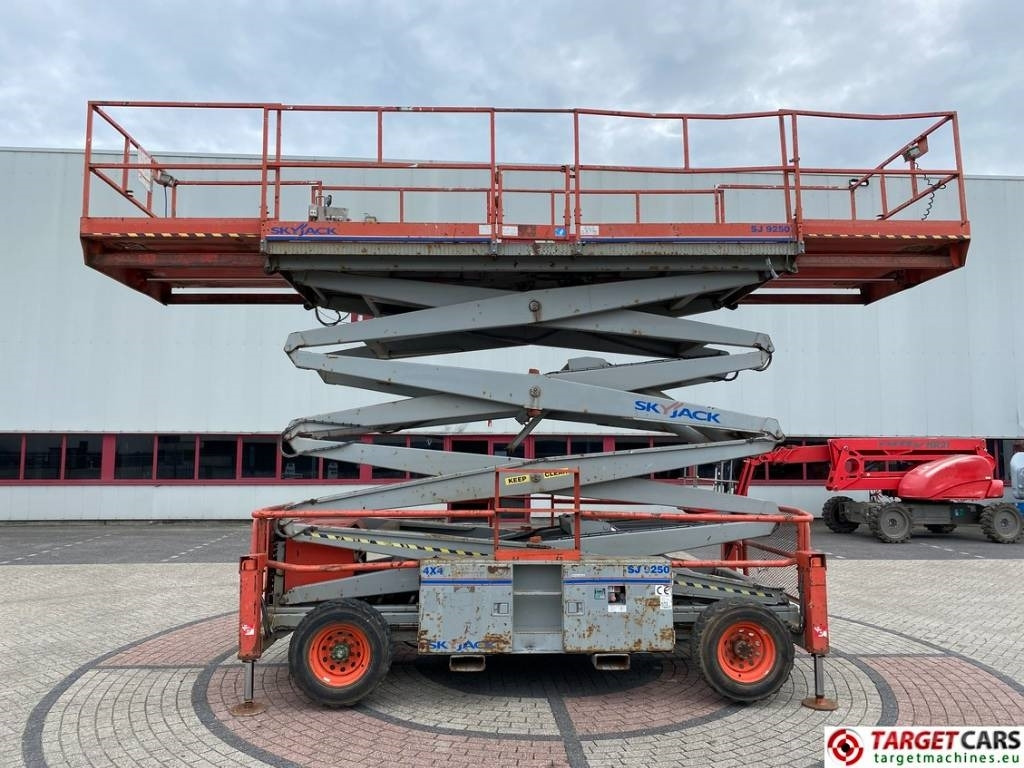 SkyJack SJ9250 RT Diesel Scissor Work Lift 1720cm - Plataforma de tijeras: foto 5 SkyJack SJ9250 RT Diesel Scissor Work Lift 1720cm - Plataforma de tijeras: foto 5
