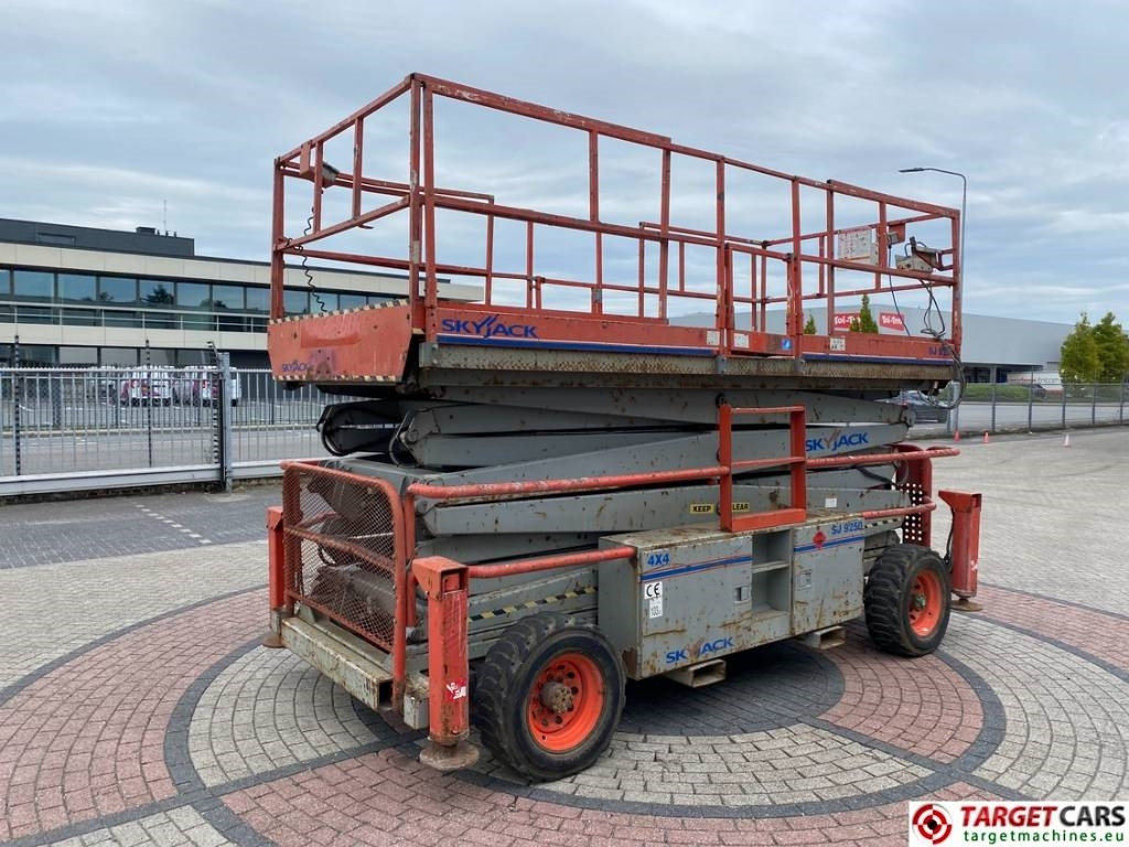 SkyJack SJ9250 RT Diesel Scissor Work Lift 1720cm - Plataforma de tijeras: foto 3 SkyJack SJ9250 RT Diesel Scissor Work Lift 1720cm - Plataforma de tijeras: foto 3