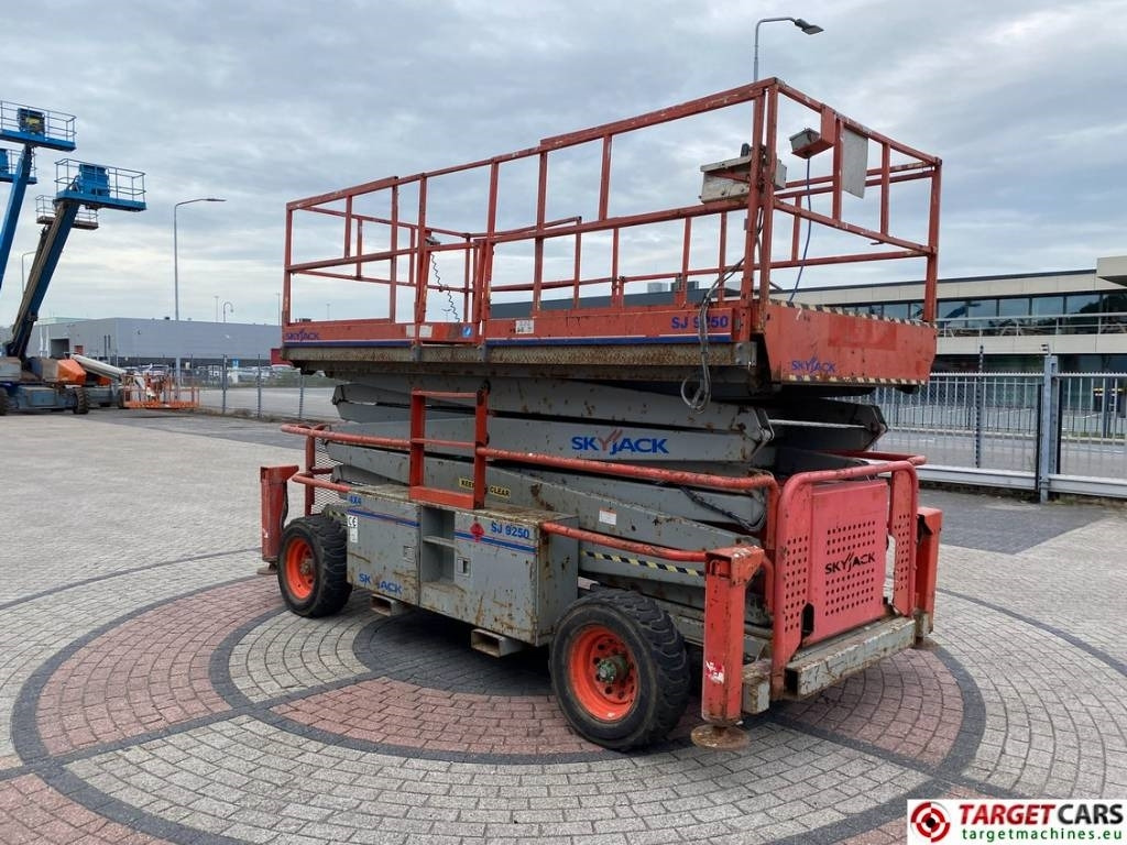 SkyJack SJ9250 RT Diesel Scissor Work Lift 1720cm - Plataforma de tijeras: foto 2 SkyJack SJ9250 RT Diesel Scissor Work Lift 1720cm - Plataforma de tijeras: foto 2